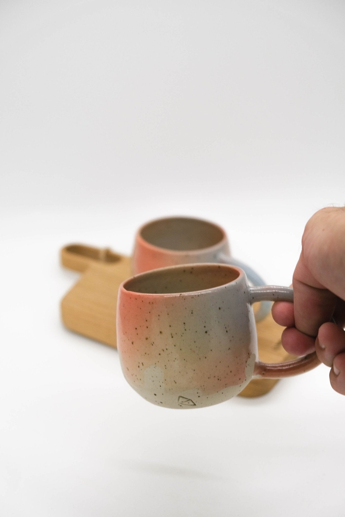 Hrnek - M - Duha | ručně vyráběná designová keramika | VKUSE