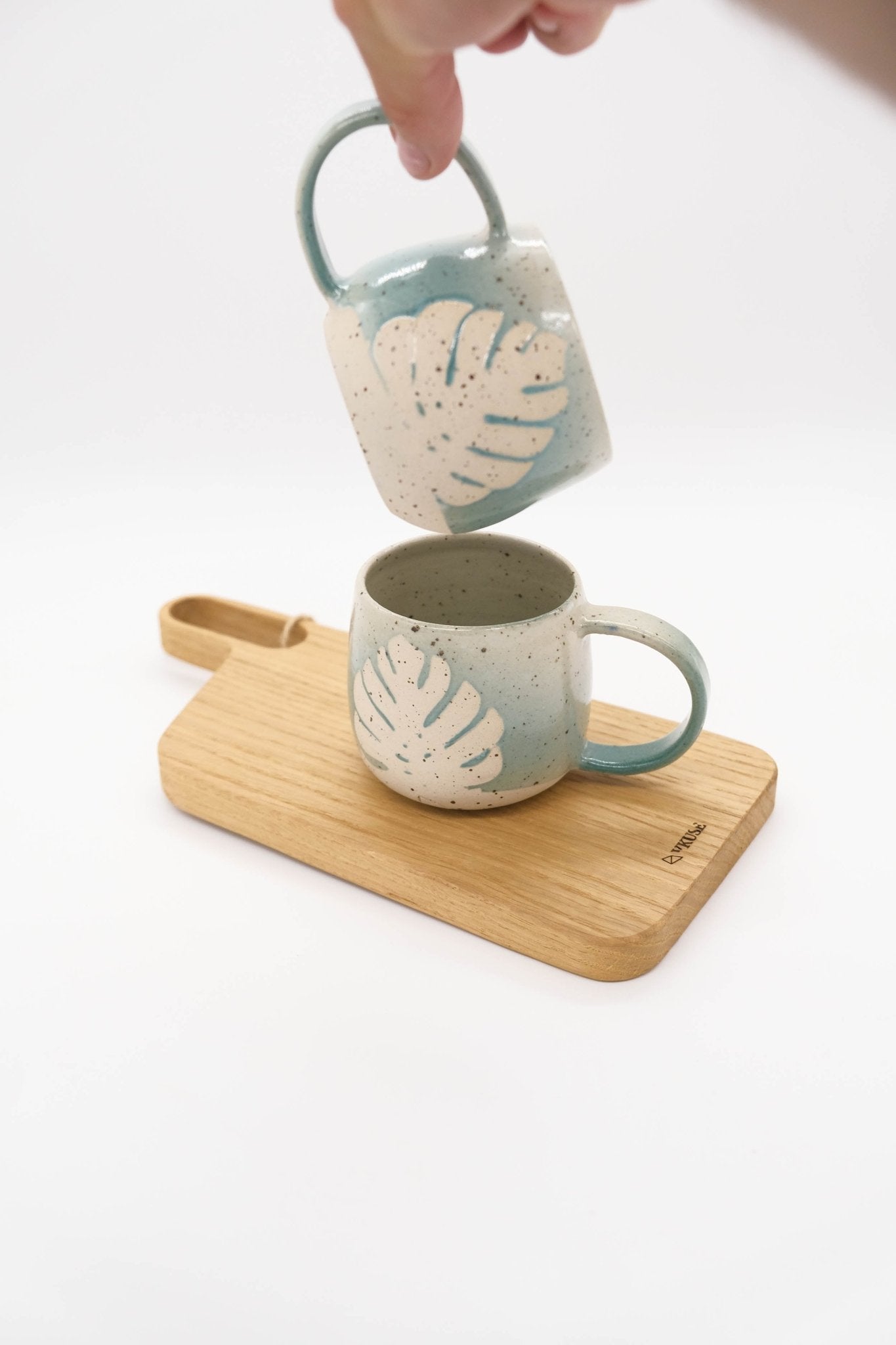 Hrnek - M - Monstera | ručně vyráběná designová keramika | VKUSE
