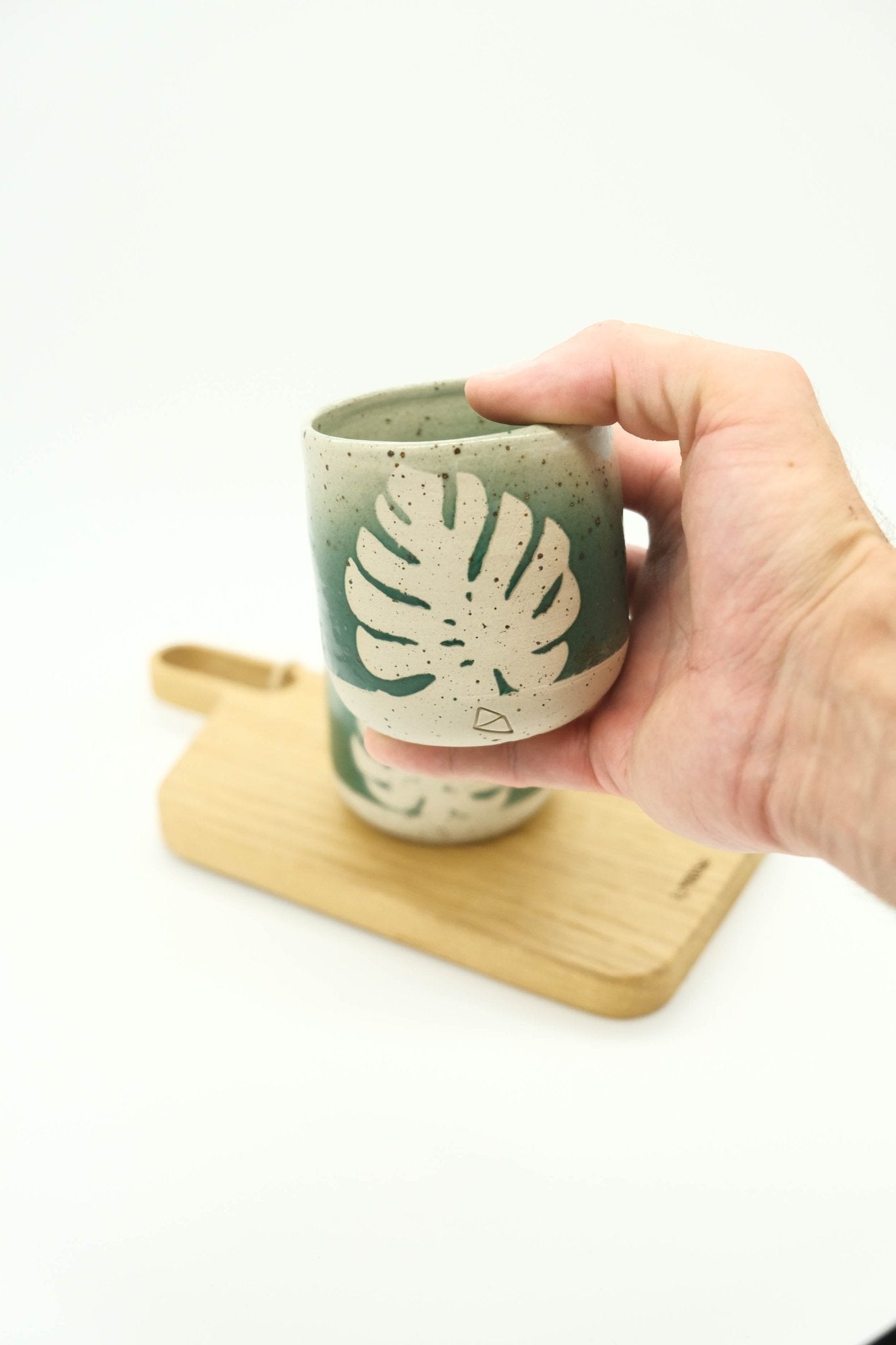Kalíšek - L - Zelená - Monstera | ručně vyráběná designová keramika | VKUSE