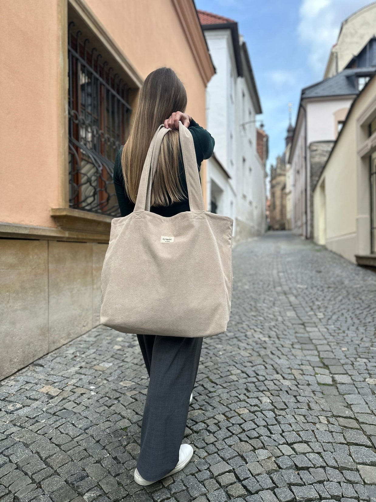 Manšestrová taška – Soft Cream | ručně vyráběná designová keramika | VKUSE