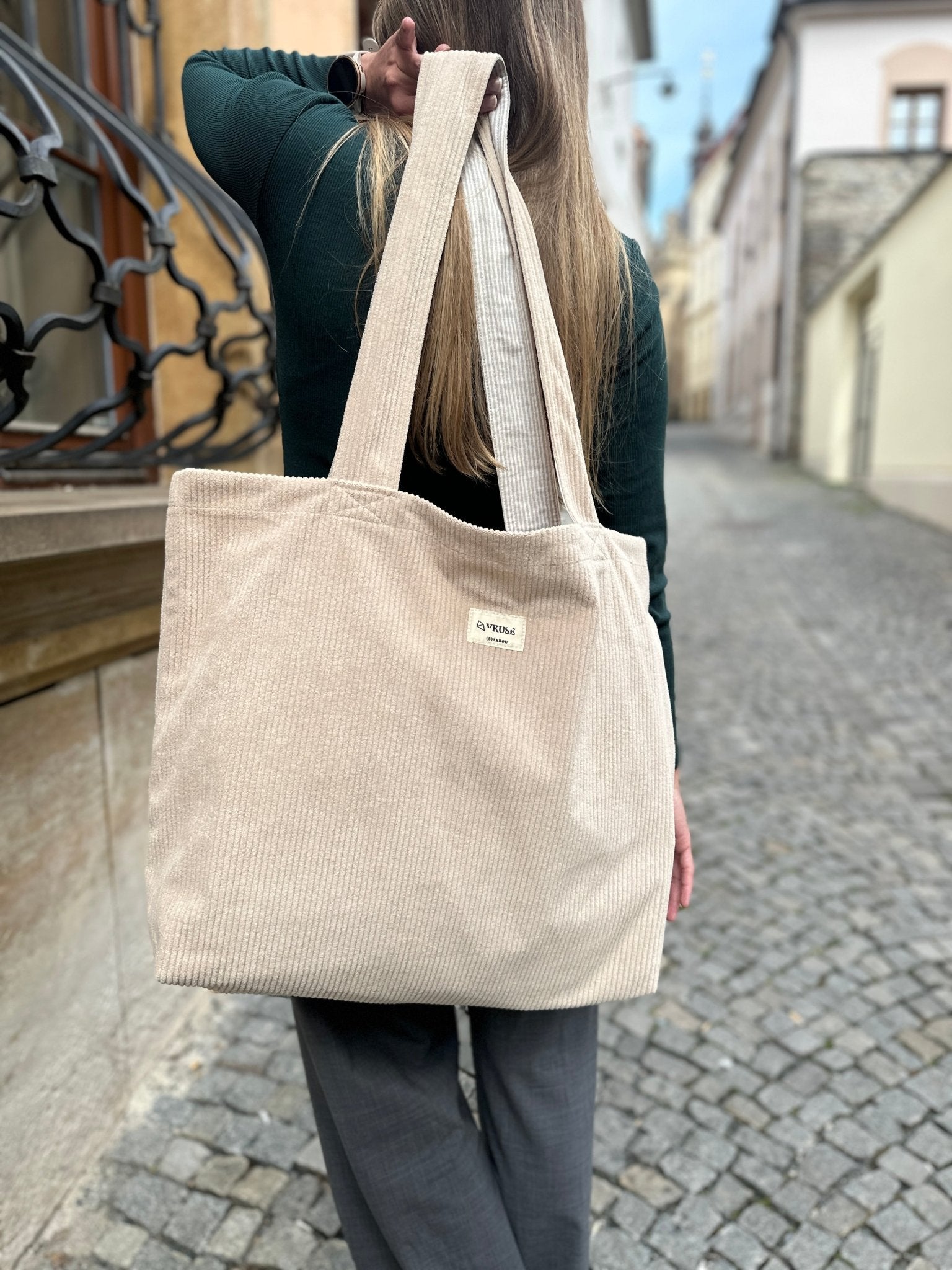 Manšestrová taška – Soft Cream | ručně vyráběná designová keramika | VKUSE